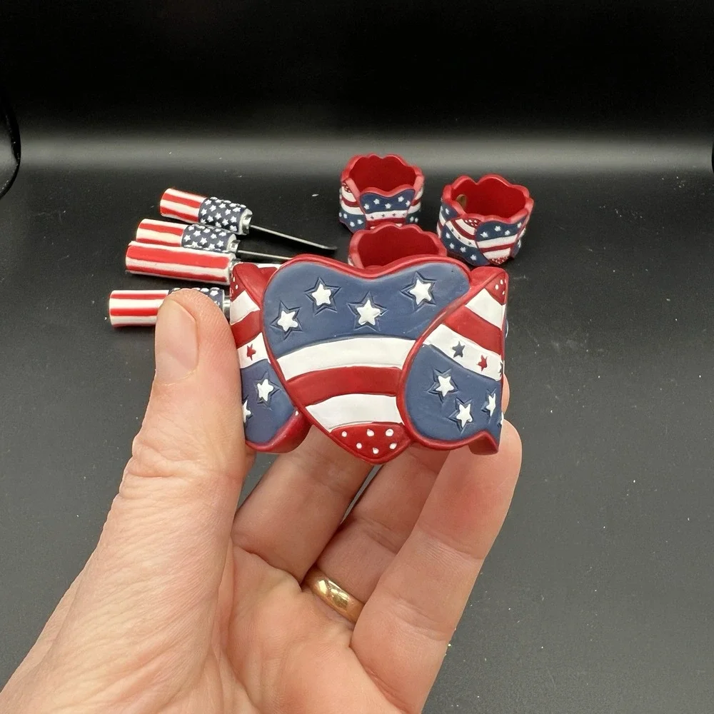 Patriotic Hearts FLAG Plastic Napkin 4 Rings and 4 Knives Spreaders ~‎ Set of 8